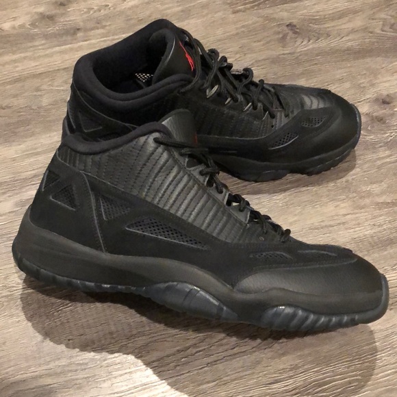 Jordan Other - Jordan 11 Low ‘Referee’ worn a few times, w/box!